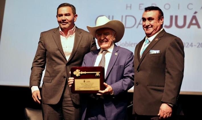 El 7 de noviembre pasado Demetrio Bilbatua, recibió varios homenajes en Ciudad Juárez.