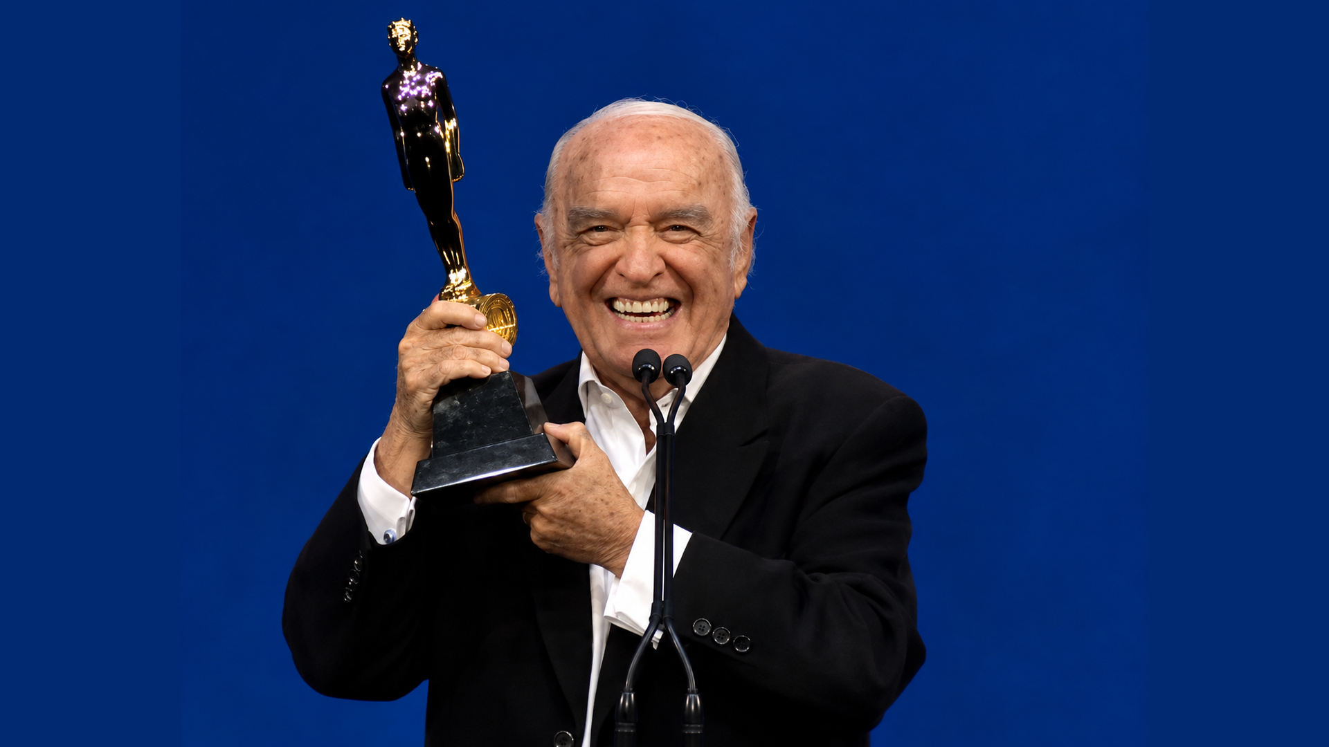 Demetrio Bilbatúa recibe el Ariel de Oro por seis décadas de trayectoria como cronista visual de México